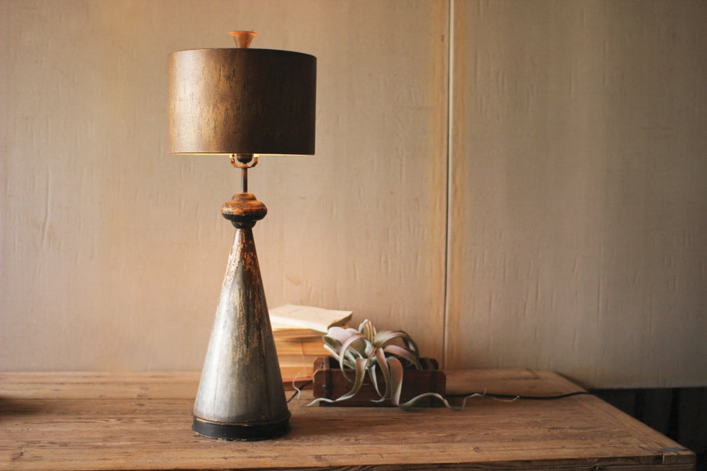 TABLE LAMP WITH METAL BASE AND SHADE