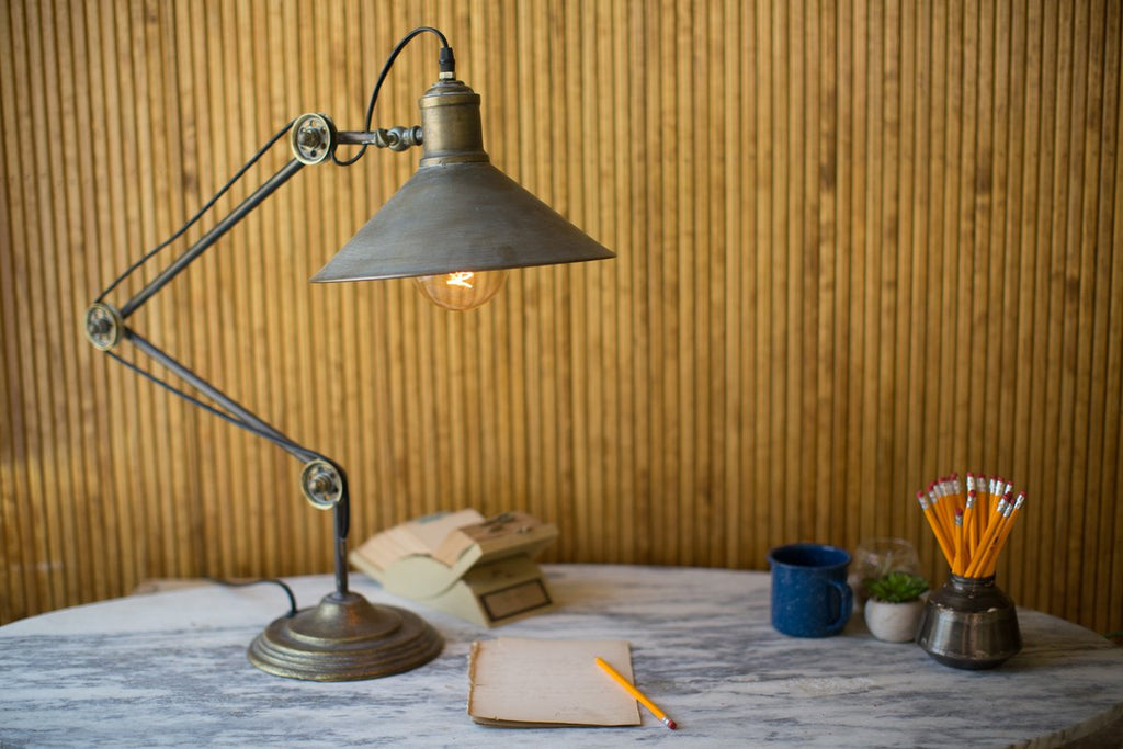 METAL TABLE LAMP