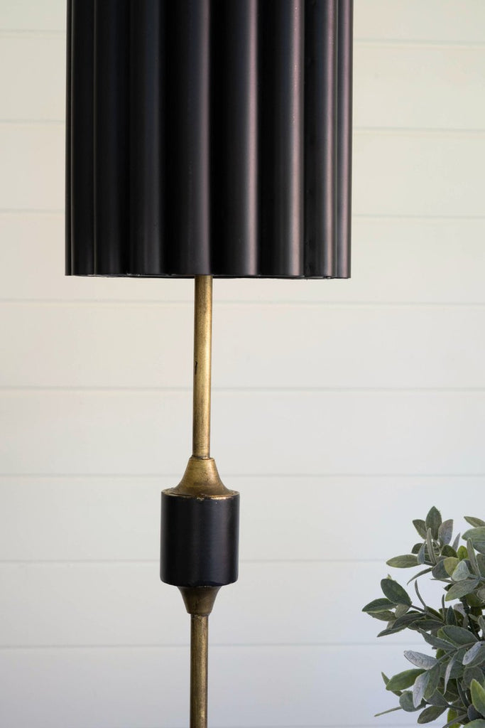 ANTIQUE GOLD TABLE LAMP WITH FLUTED BLACK METAL SHADE