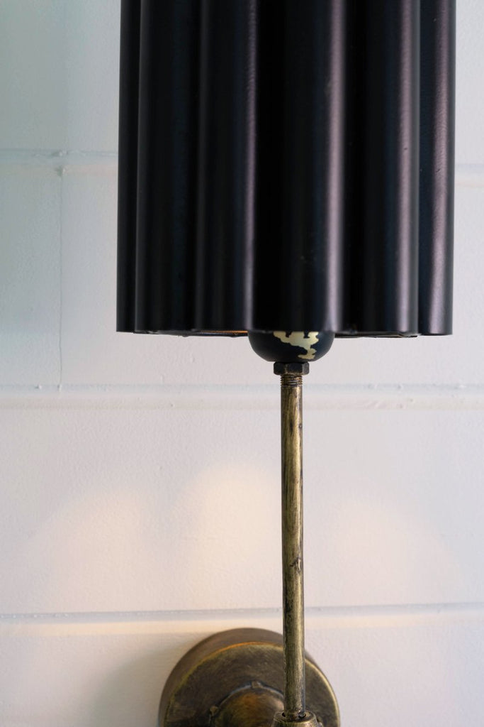 ANTIQUE GOLD WALL LAMP WITH FLUTED BLACK METAL SHADE